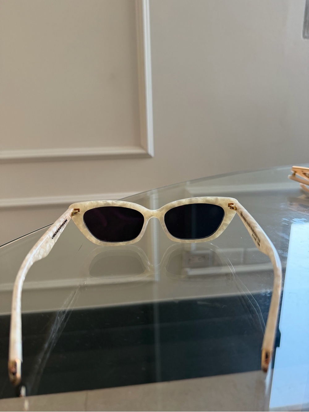 Stylish Marble Effect White Cat Eye Sunglasses - Women - Picture 3 of 4